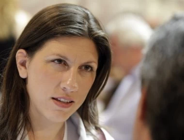 Ζ.Κωνσταντοπούλου κατά Βαρουφάκη: «Εγώ δεν πολιτεύομαι για να πουλάω βιβλία»